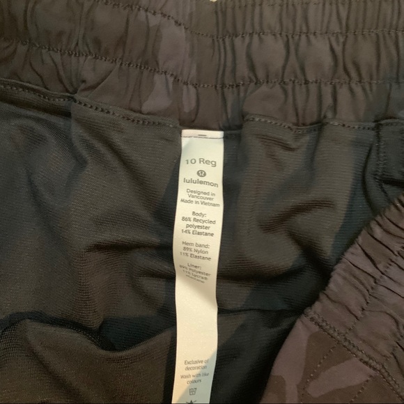 Lululemon Hotty Hot‎ Short *LR 2.5" incognito camo - Picture 3 of 13